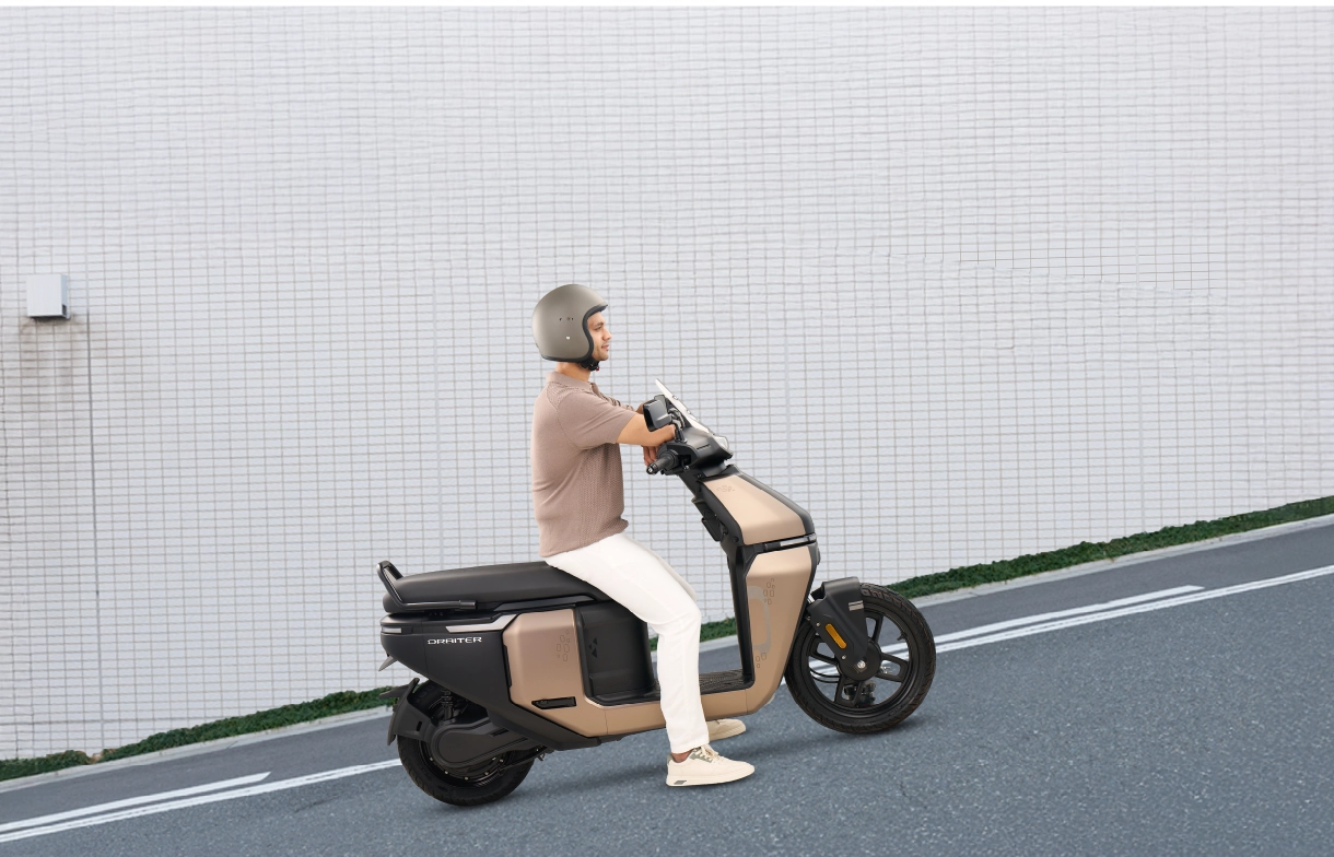 TVS Orbiter Himaalayaa TVS - Straight line footboard